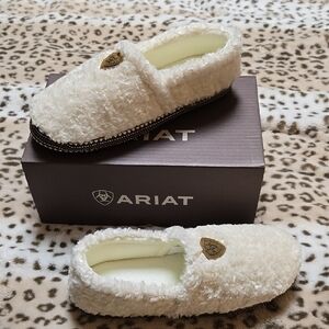 Ariat Women's Cream Slippers